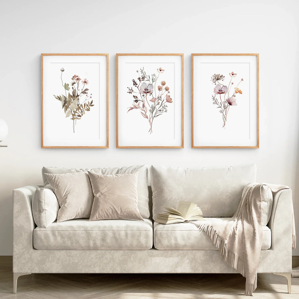 Set aus 3 Postern mit beigefarbenen und lila Wildblumen