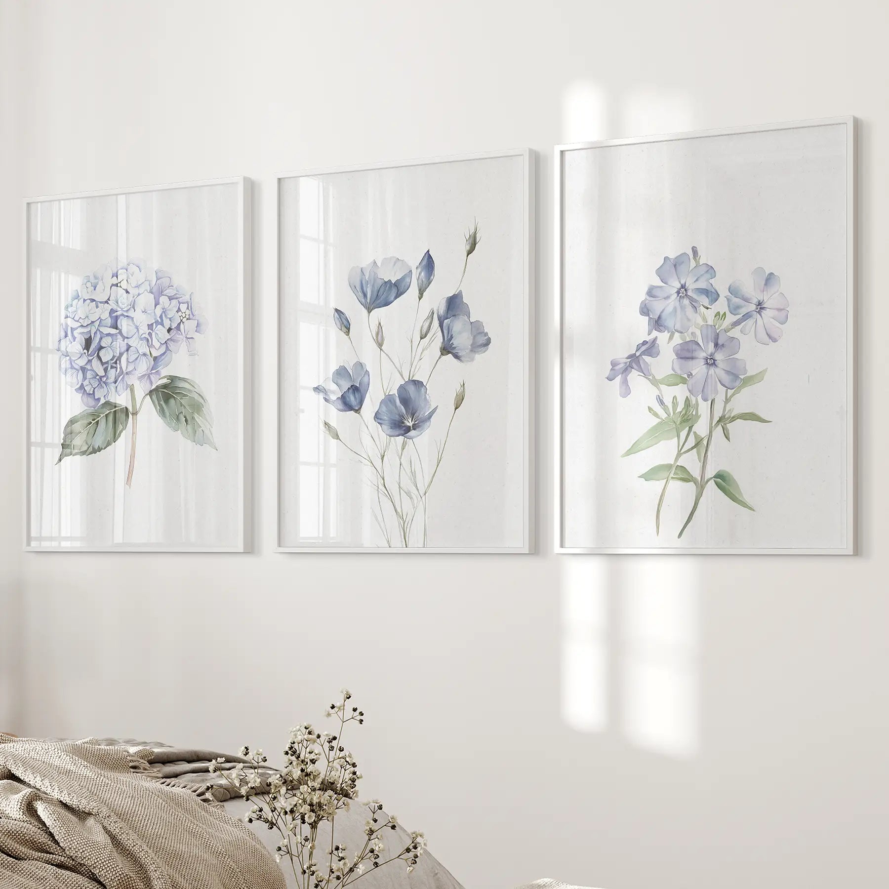Aquarell blaue Blumen. Wandbild 3-teiliges Set