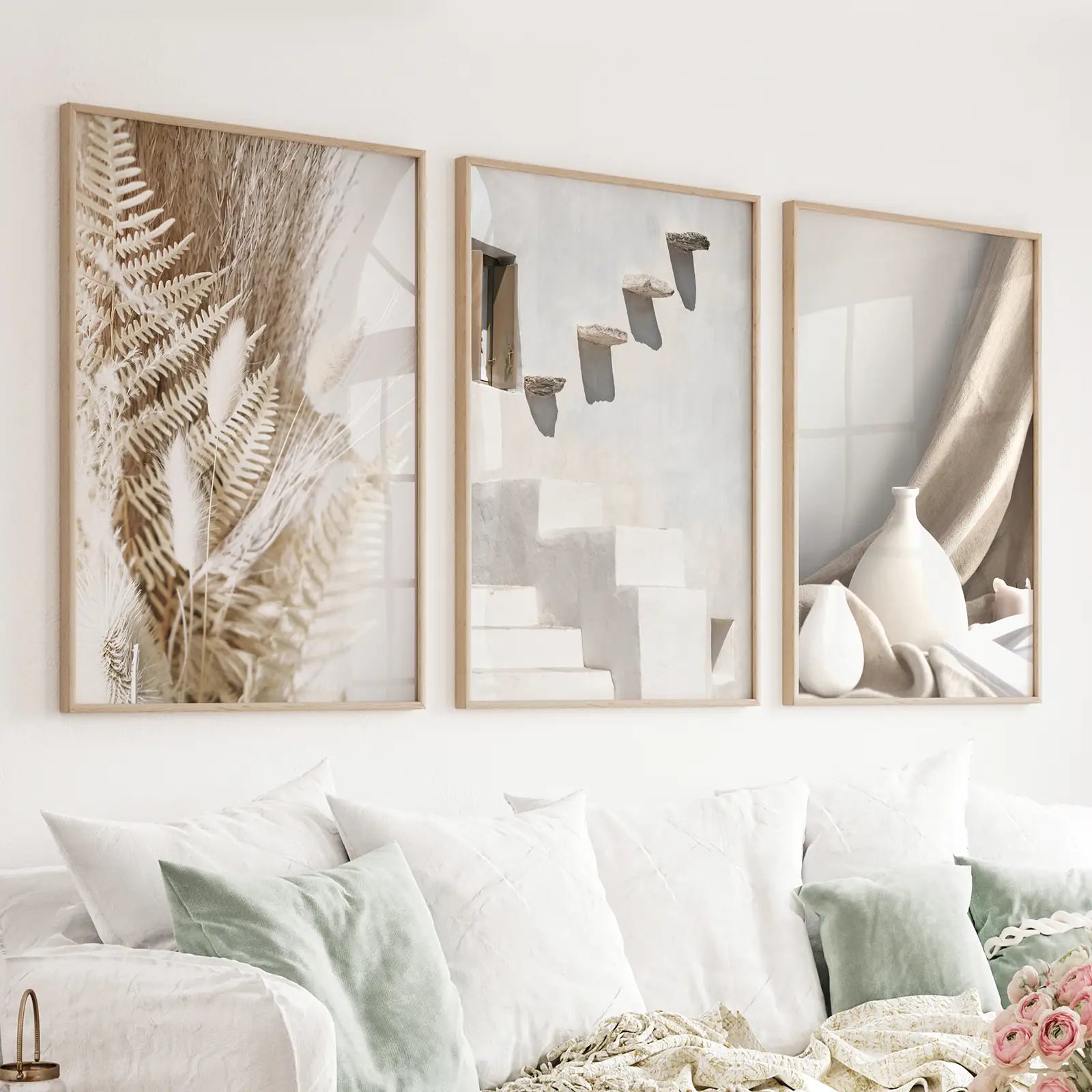 3 neutrale Boho-Wandbilder. Terrakotta-Vase und Treppe