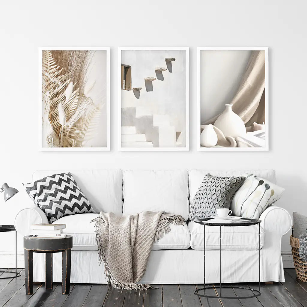 3 neutrale Boho-Wandbilder. Terrakotta-Vase und Treppe