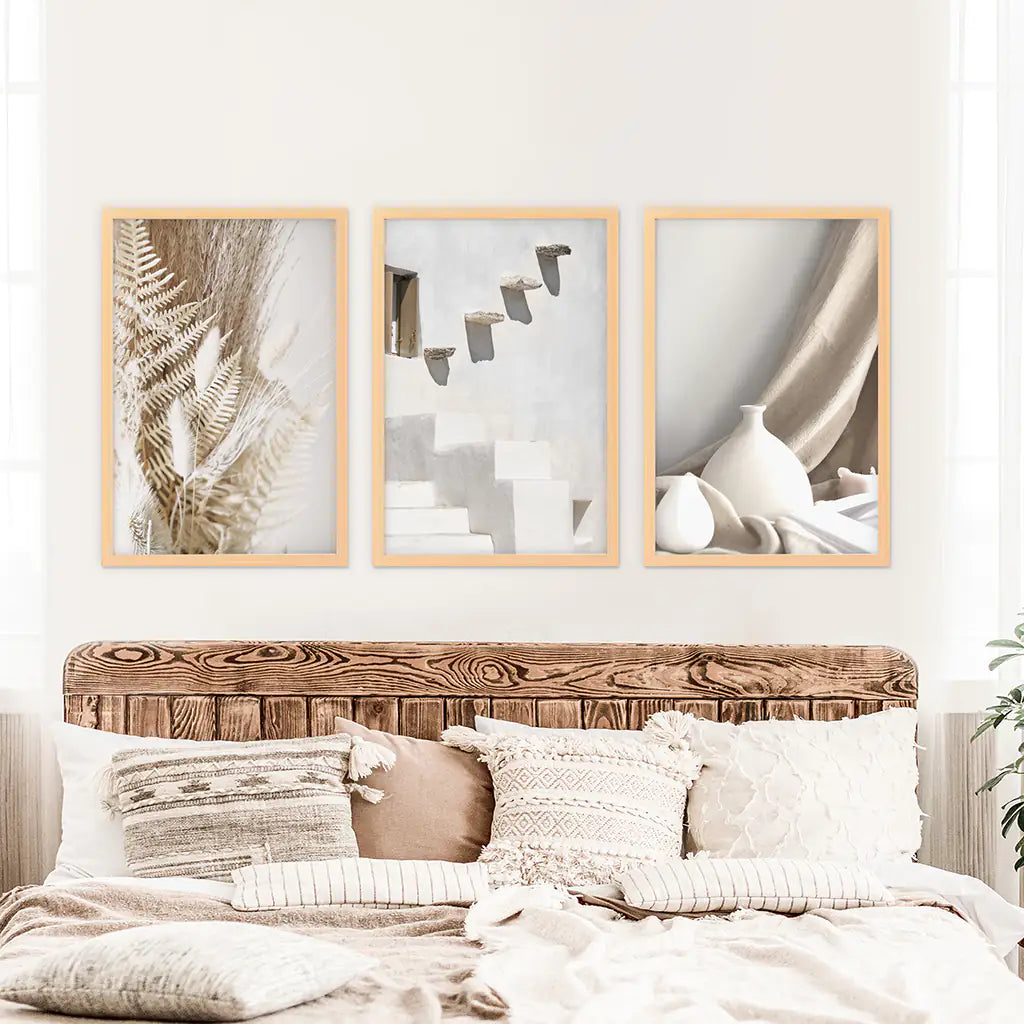 3 neutrale Boho-Wandbilder. Terrakotta-Vase und Treppe