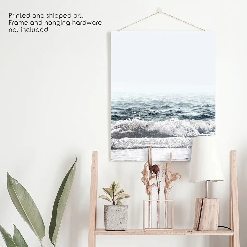 Minimalistischer Ozean Wandkunstdruck. Blaue Wellen, Schaum
