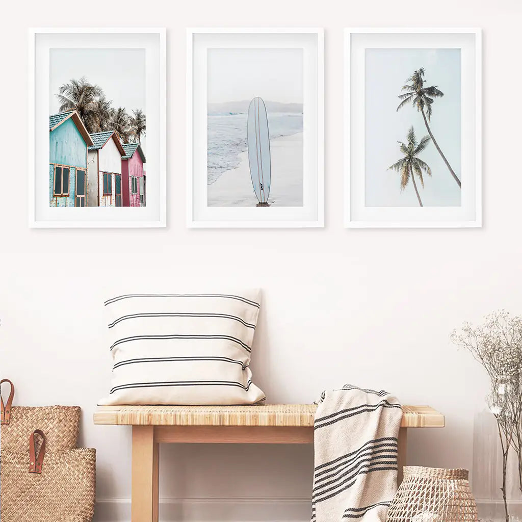 Kalifornische Boho Wandkunst. Surfbrett, Palmen, Strand, Hütten