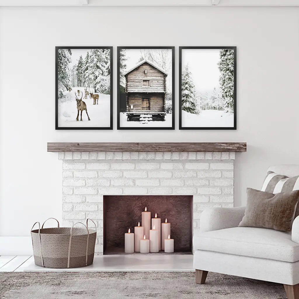 Wandbilder-Set im Weihnachts-Design. Rentier, Blockhütte, Wald