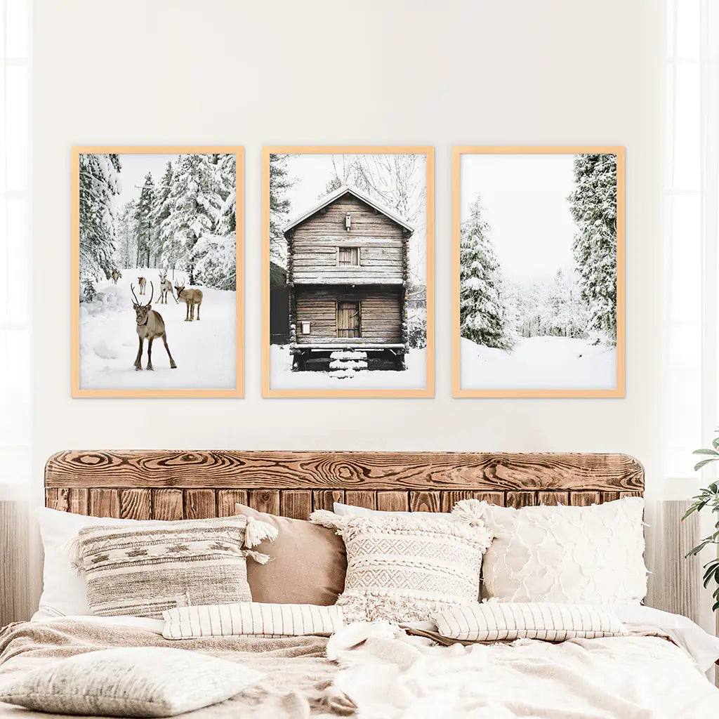 Wandbilder-Set im Weihnachts-Design. Rentier, Blockhütte, Wald