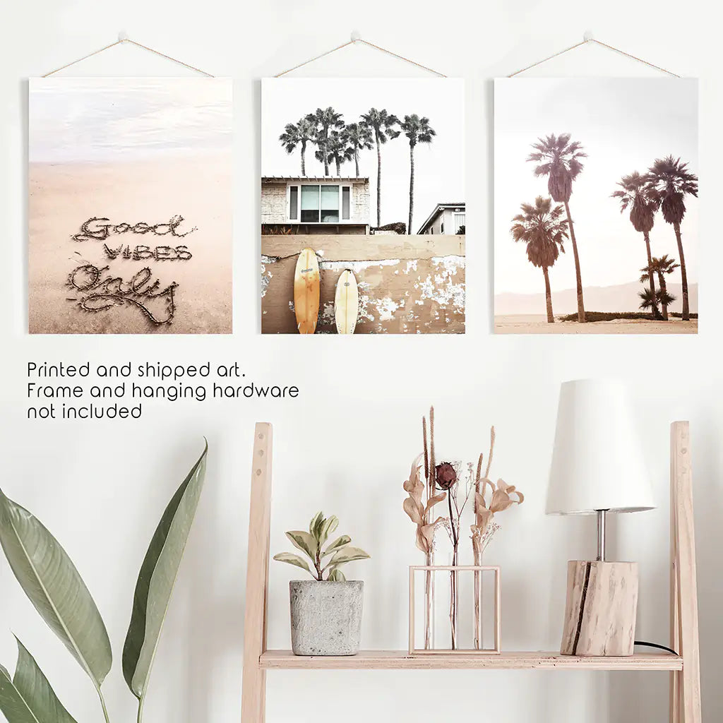 Boho-Stil Wanddekoration für den Küstenbereich. Good Vibes, Palmen, Surfen