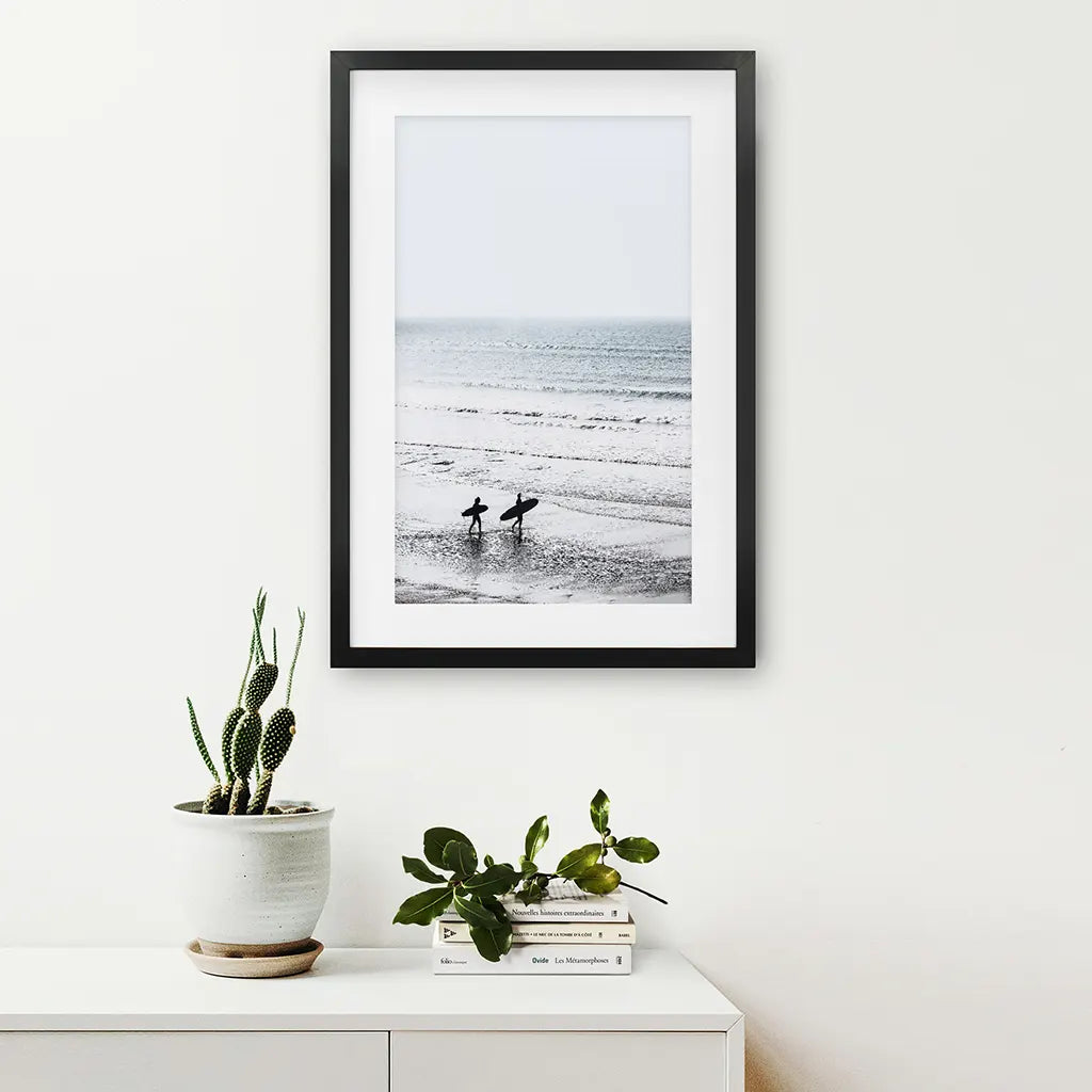 Wanddekoration zum Thema Sommer in Malibu. Surfer am Strand