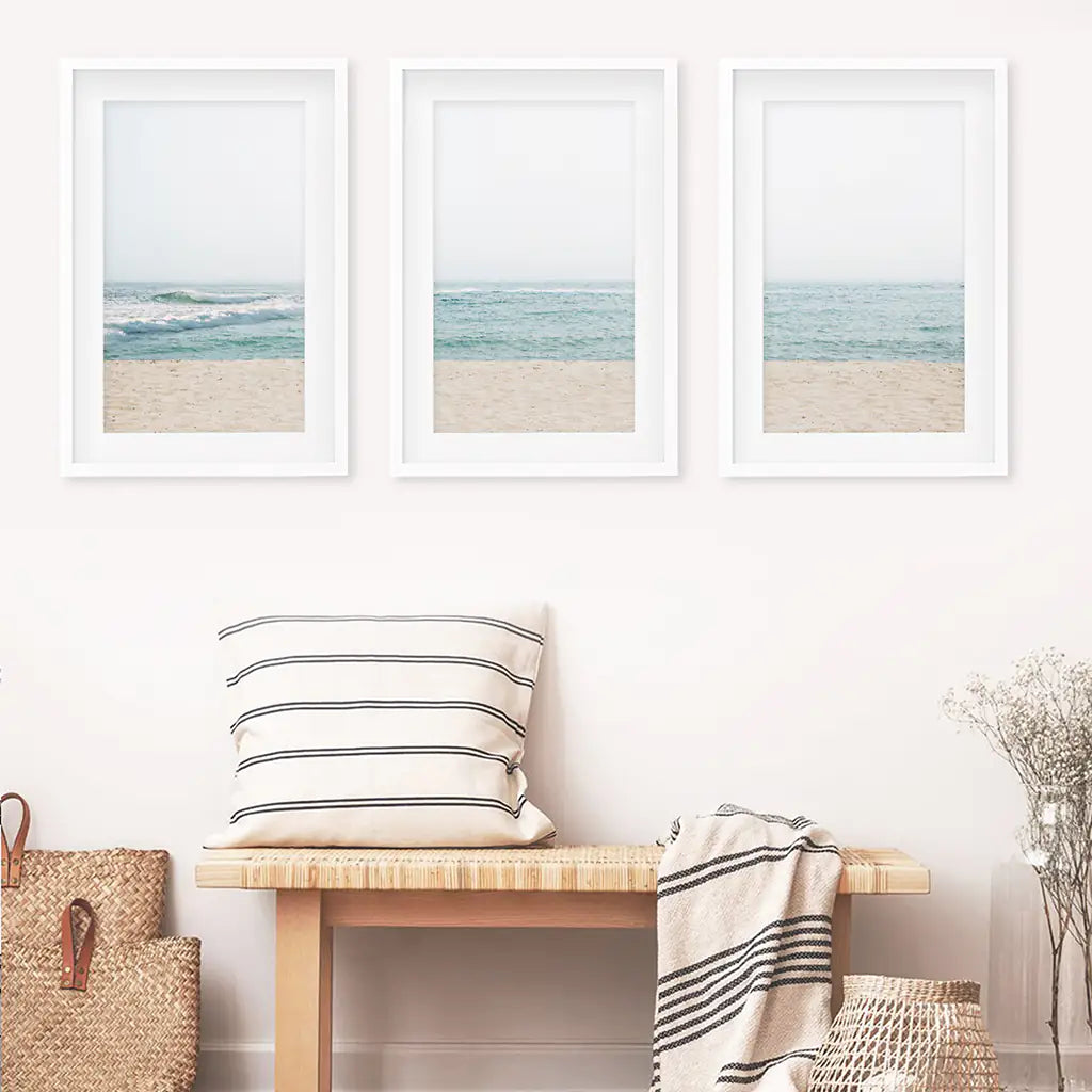 Beige Blau Minimalistische Meeresstrand-Fotografie. 3-teilige Wandkunst