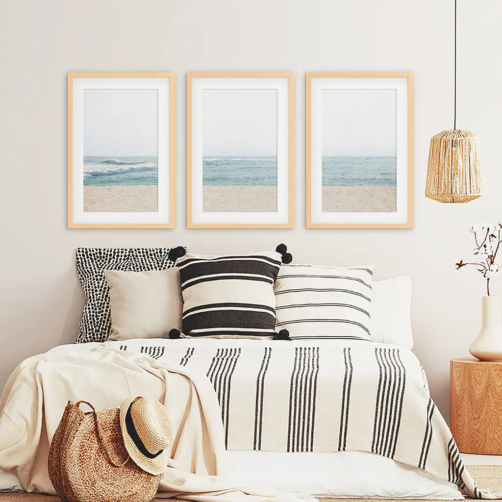 Beige Blau Minimalistische Meeresstrand-Fotografie. 3-teilige Wandkunst