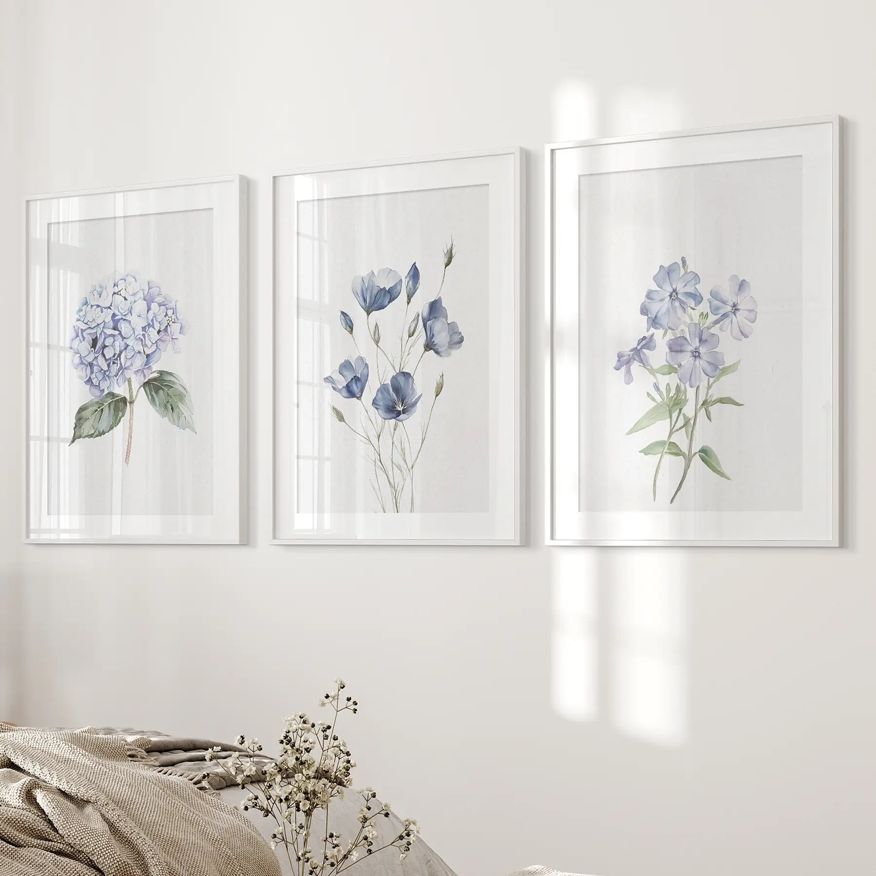 Aquarell blaue Blumen. Wandbild 3-teiliges Set