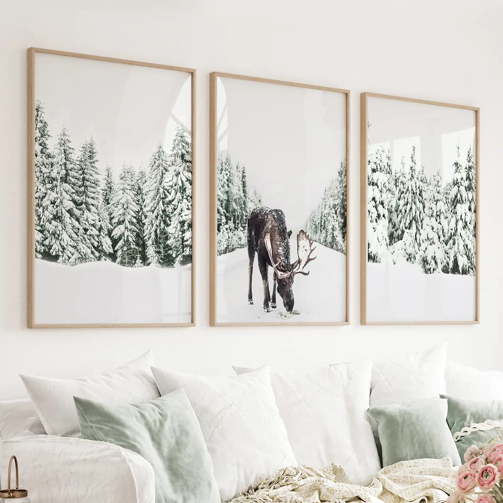 Nordisches Winter-Wandbild 3er-Set. Verschneiter Wald und Elch