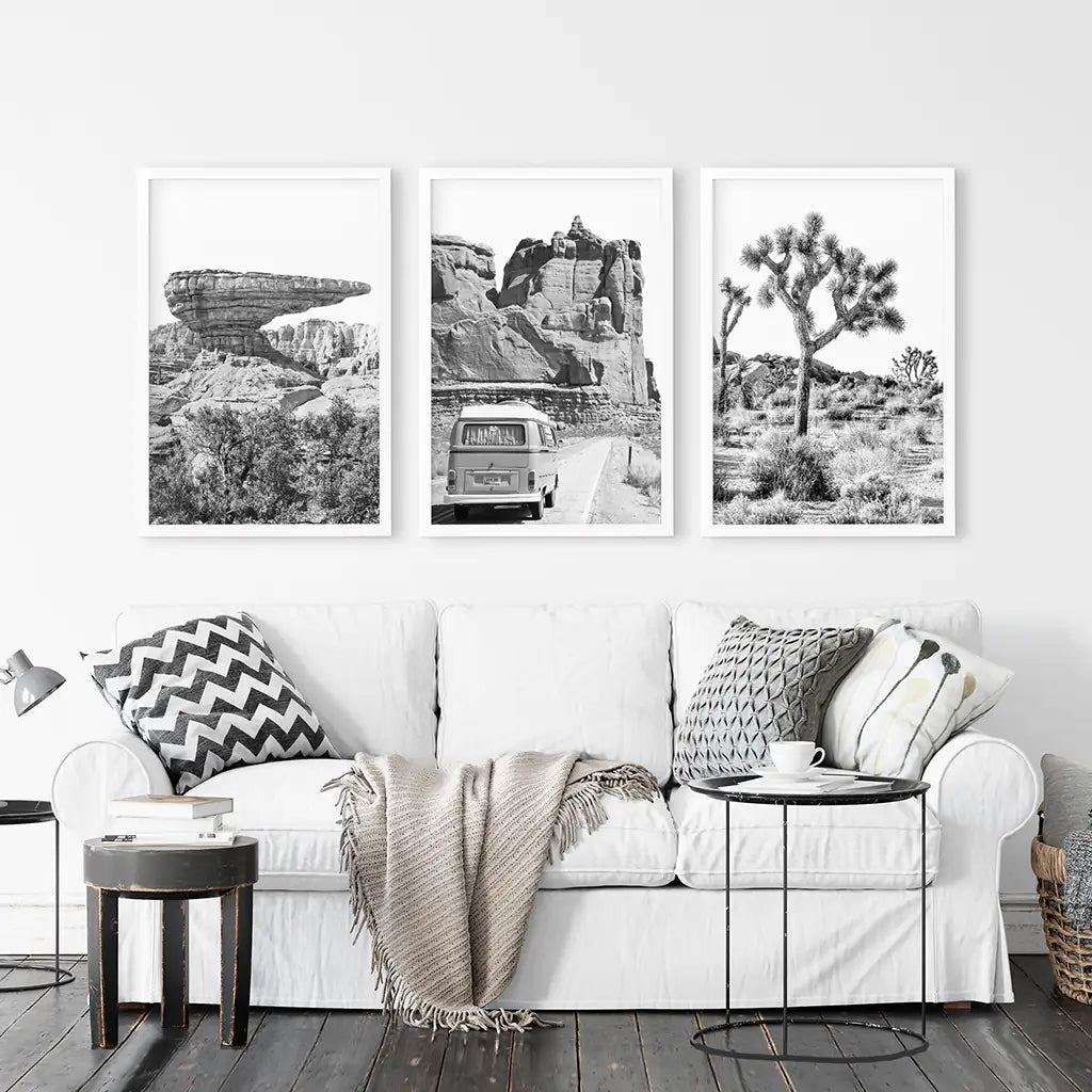 Schwarz-Weiß-Wandbild-Set "Wüste". Klippe, Van, Baum