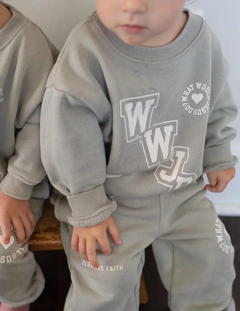 WWJD Varsity Kids Rundhalsshirt
