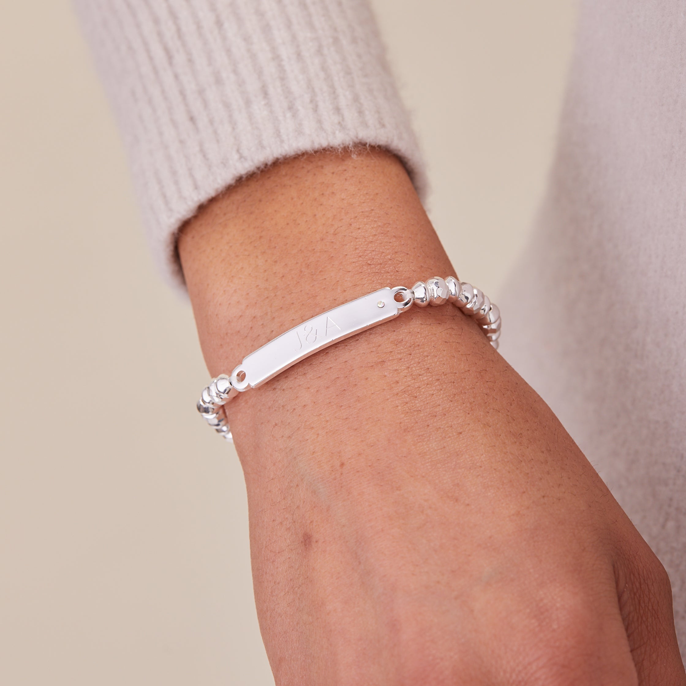 Armband mit Stabelement und Kristallakzent