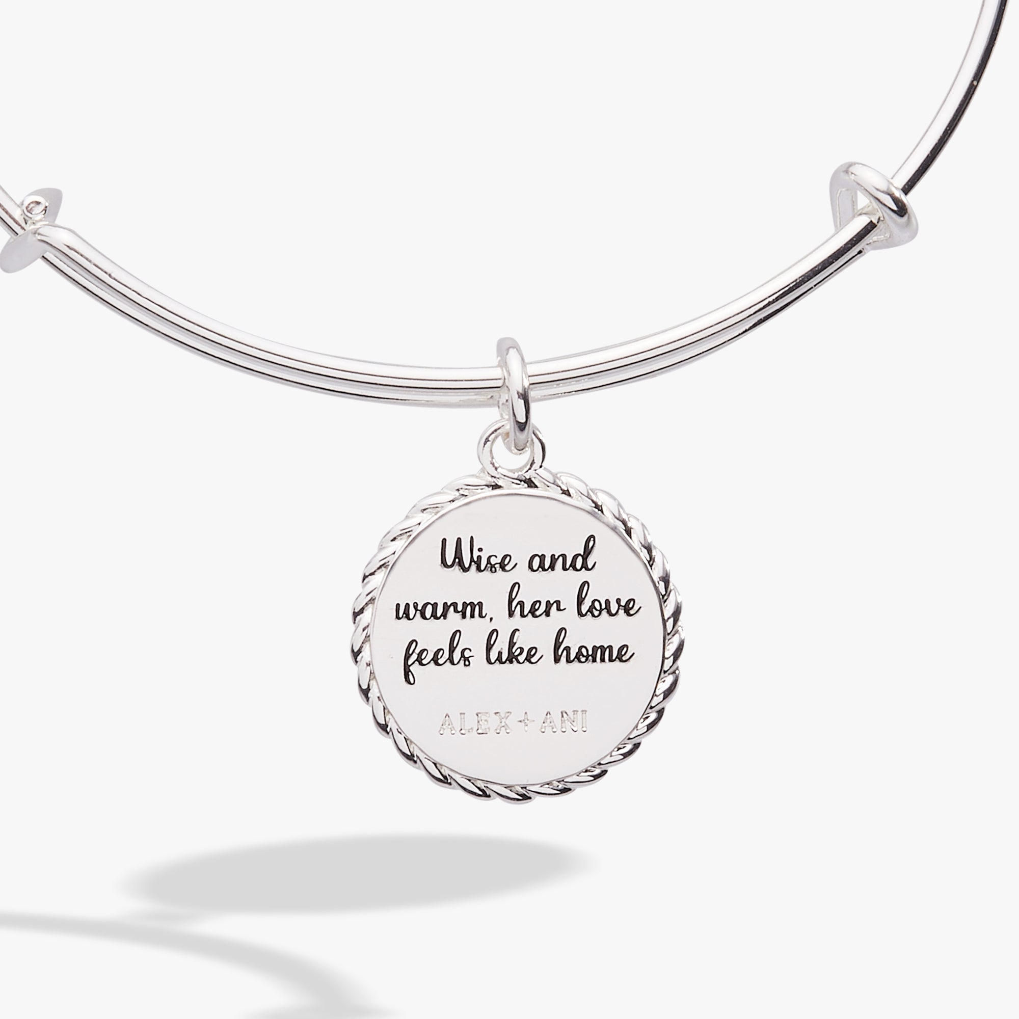 Oma „Weise und warm, ihre Liebe fühlt sich an wie Heimat“ Charm-Armreif