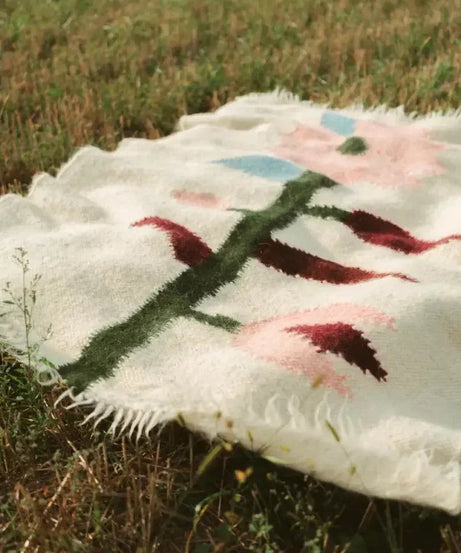 Mehrfarbiger handgewebter Woll-Lizhnyk – Gebürstete Textur mit zartem Blumenmotiv