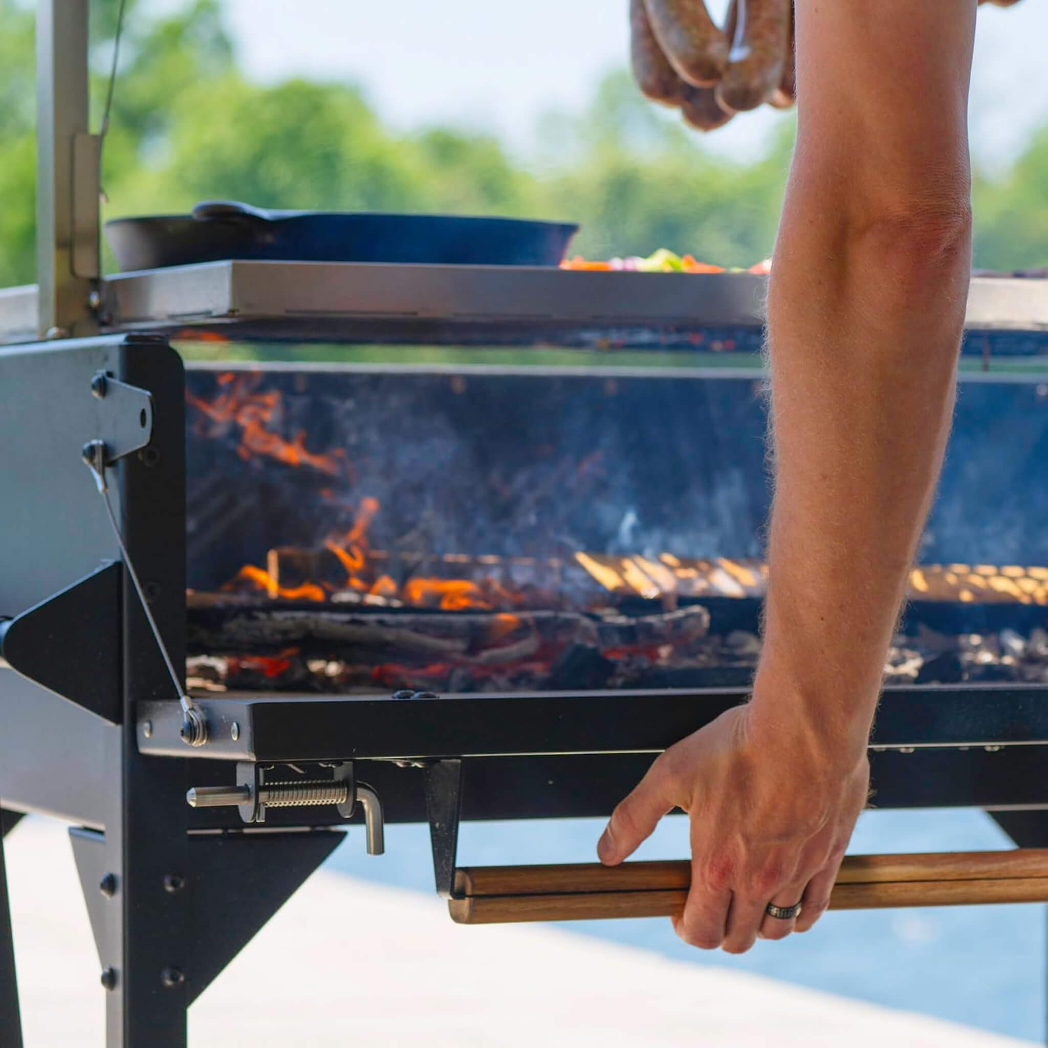 [04X02FT] Heavy-Duty Argentine Santa Maria Heritage Wood Fire And Charcoal BBQ Grill (SAK81735)
