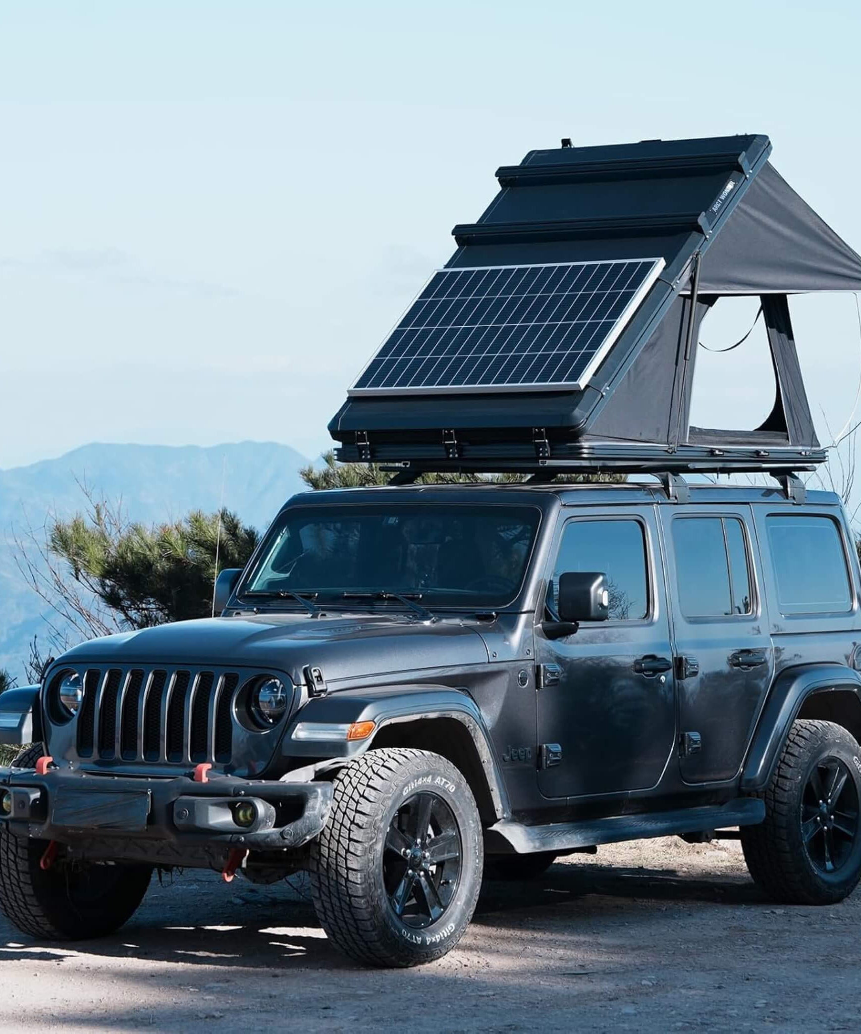 VoltPeak 2-Person Hardshell Pop-Up Rooftop Tent With Solar Panel (SAK26379)