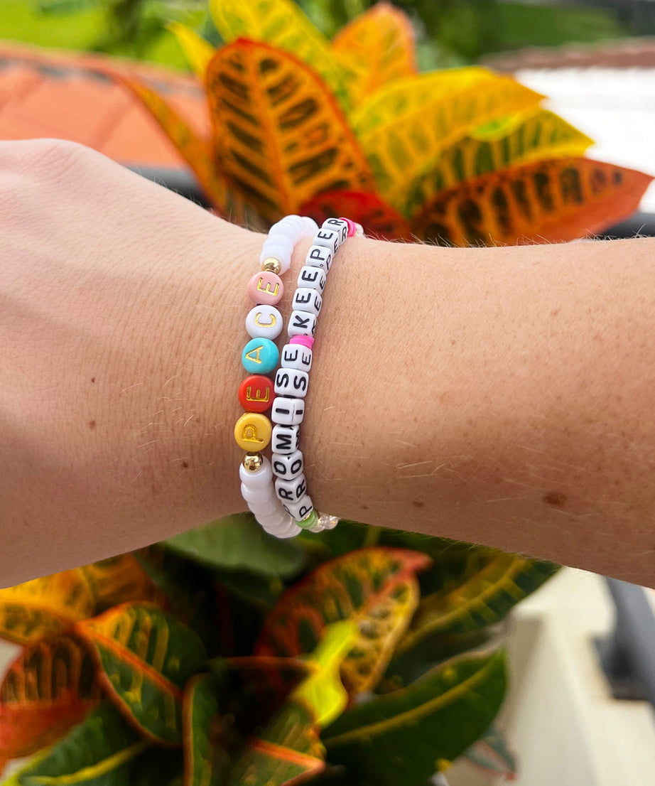 Frieden Buntes Buchstaben-Armband