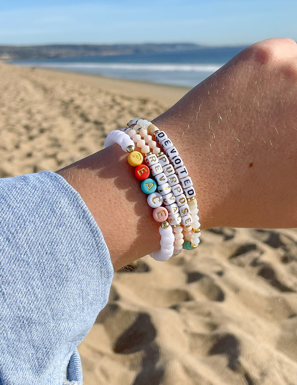 Frieden Buntes Buchstaben-Armband