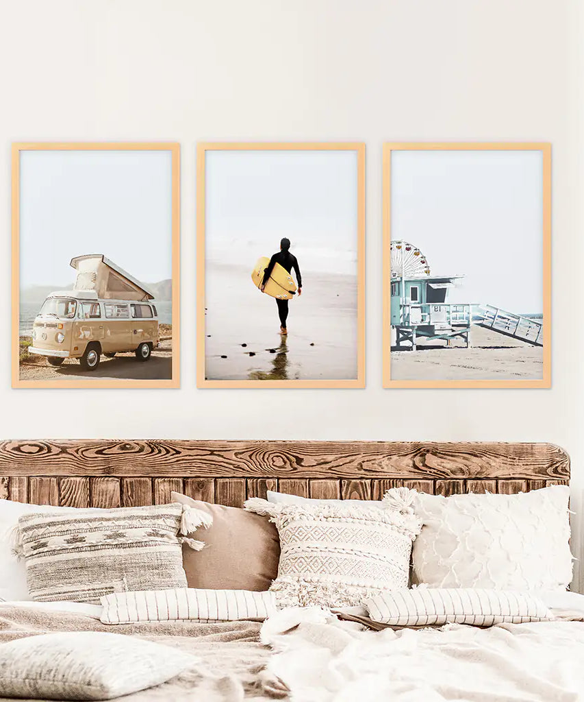 Surfer auf der Sand-Wandkunst-Set. Gelber Bus, Rettungsschwimmerturm