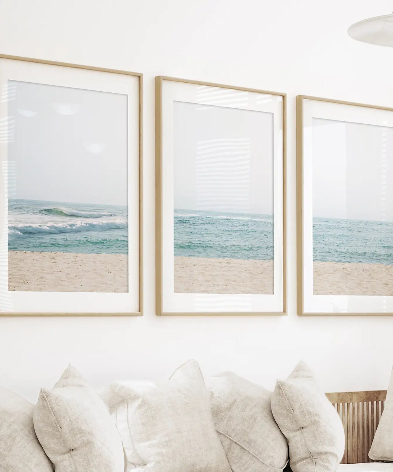 Beige Blau Minimalistische Meeresstrand-Fotografie. 3-teilige Wandkunst