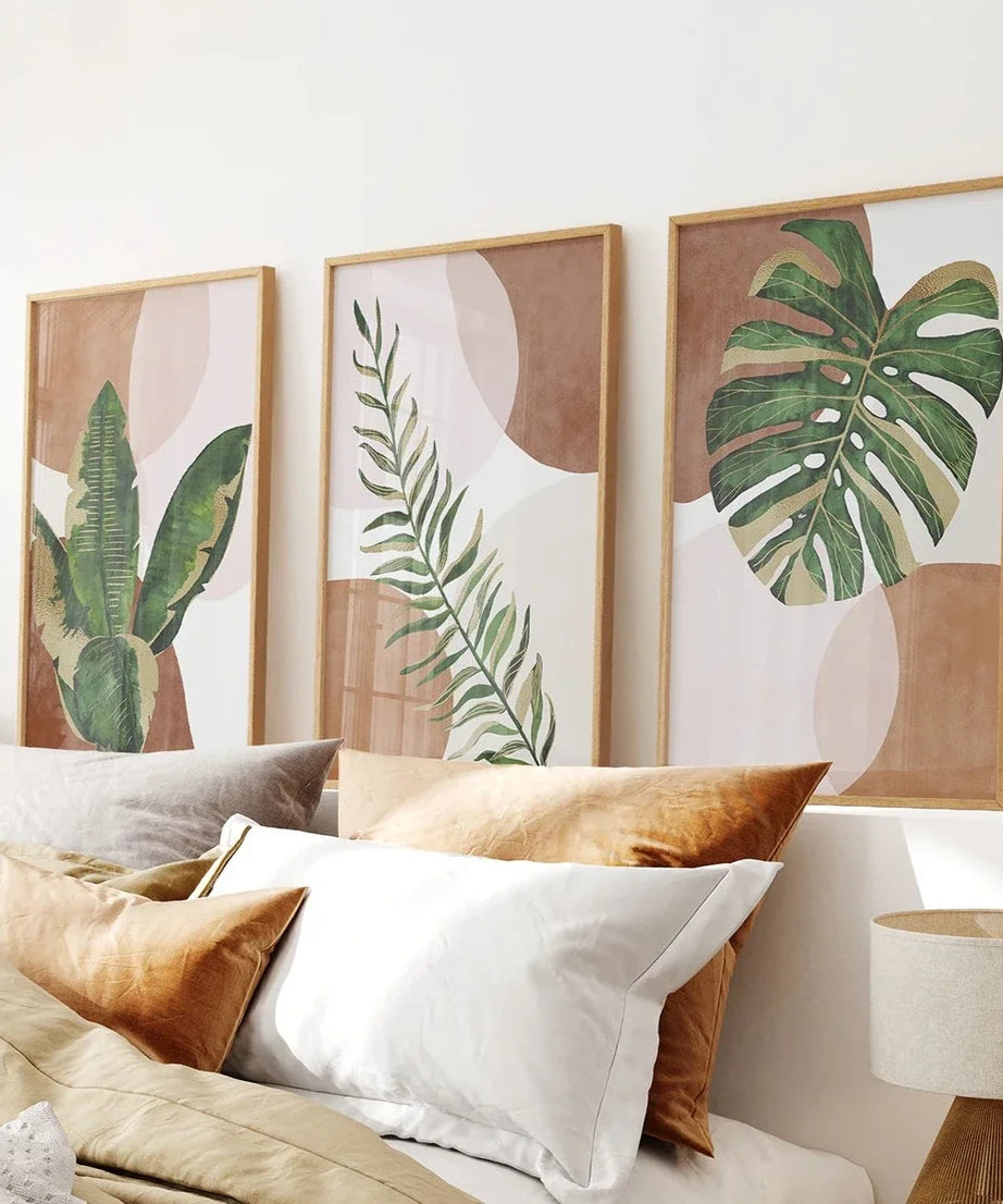 3-teilige Terrakotta Boho Wandkunst. Grüne tropische Blätter