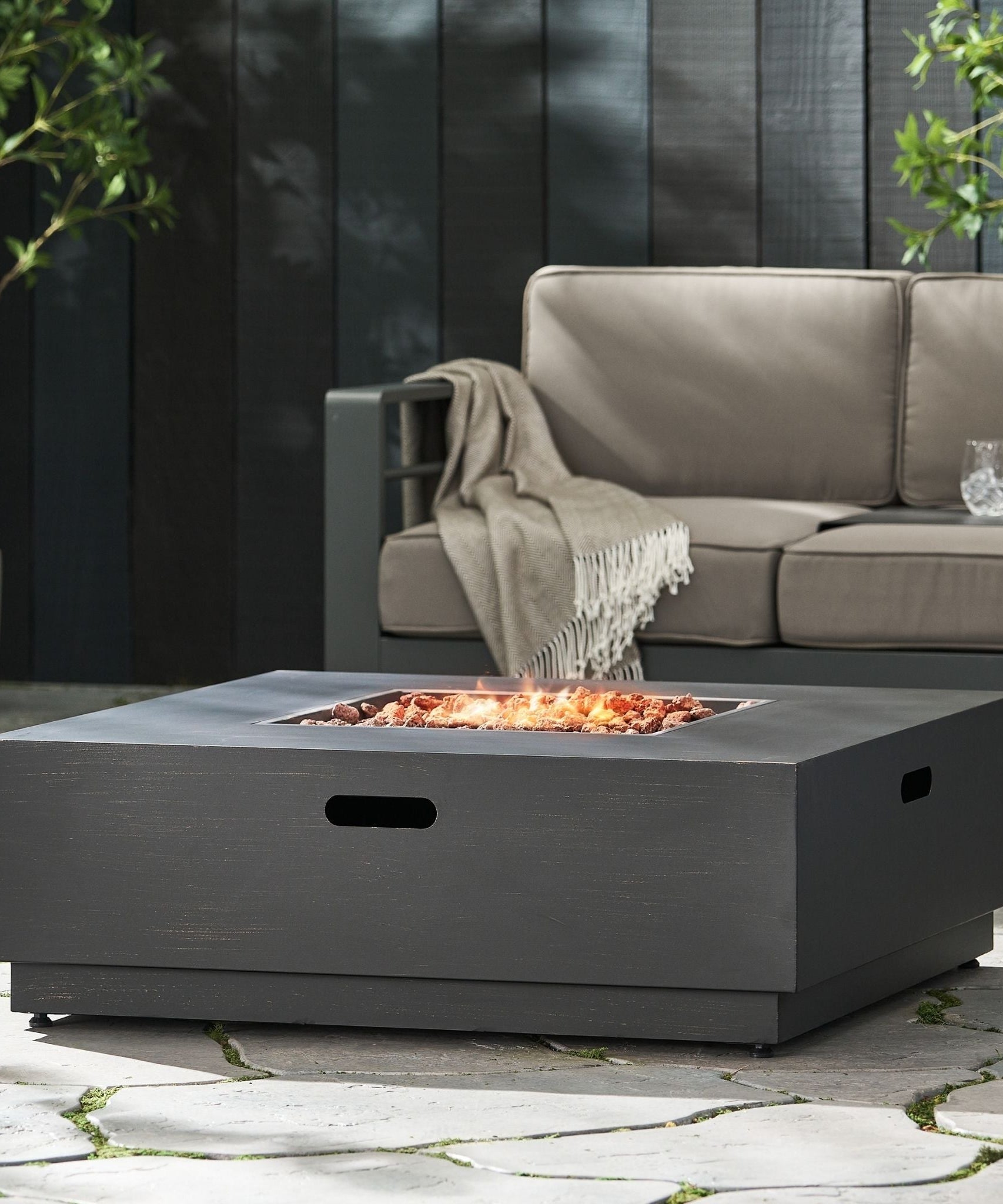 Alora 40-Inch 50K BTU Modern Outdoor Square Iron Backyard Patio Fire Pit (SAK31635)