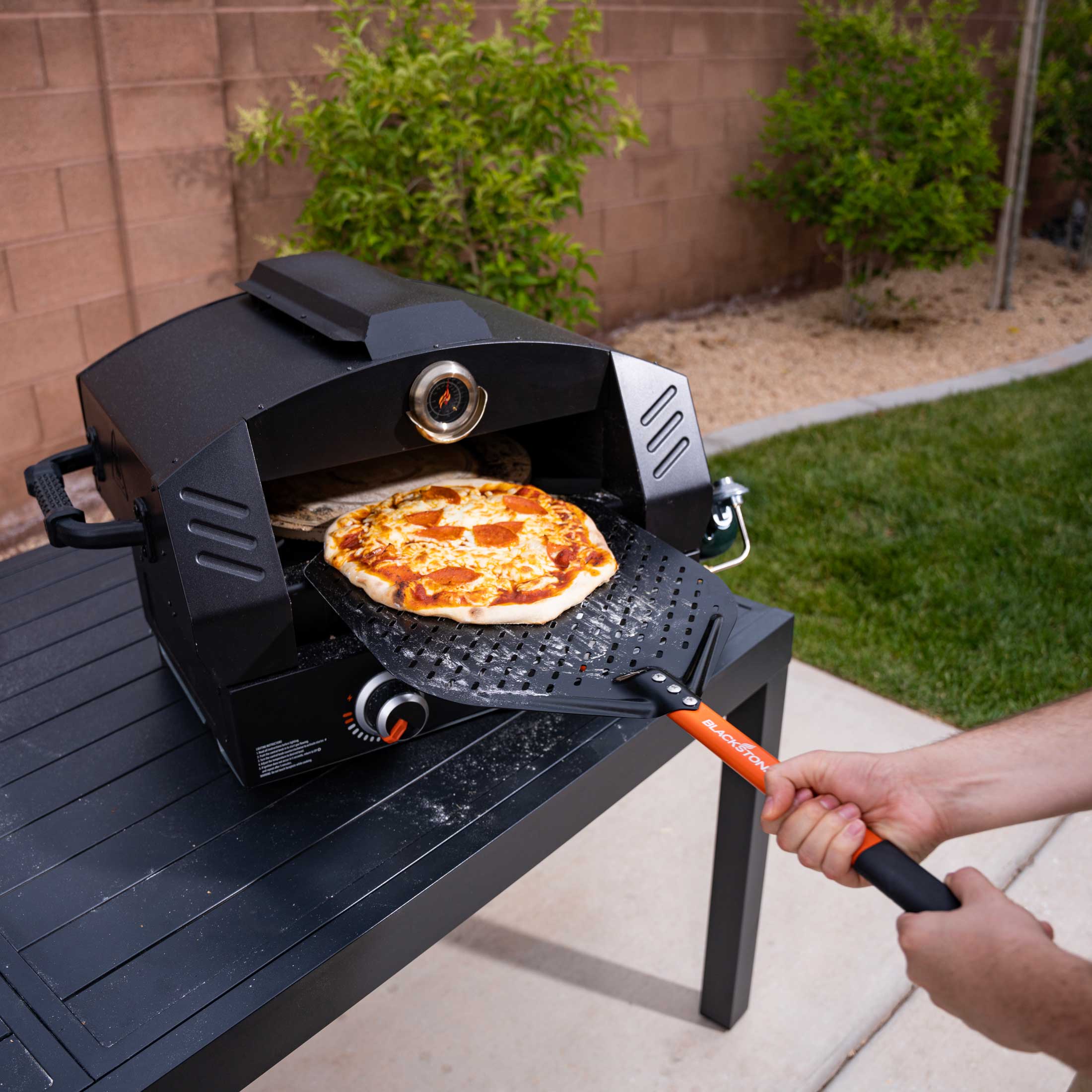 Blackstone Aluminium-Pizzaschieber, Schwarz