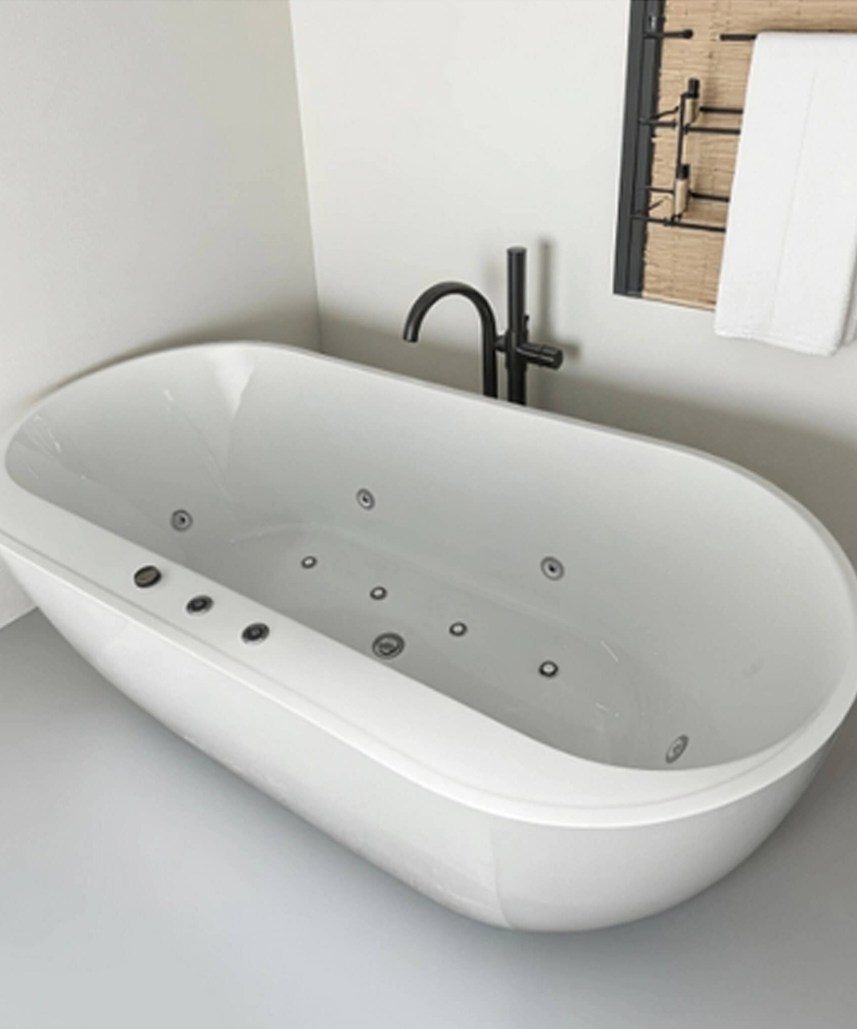 Nuvia Cascade 67-Inch Whirlpool Air Bath Soaking Tub With Adjustable Air Blower [No Faucet] (SAK68427)