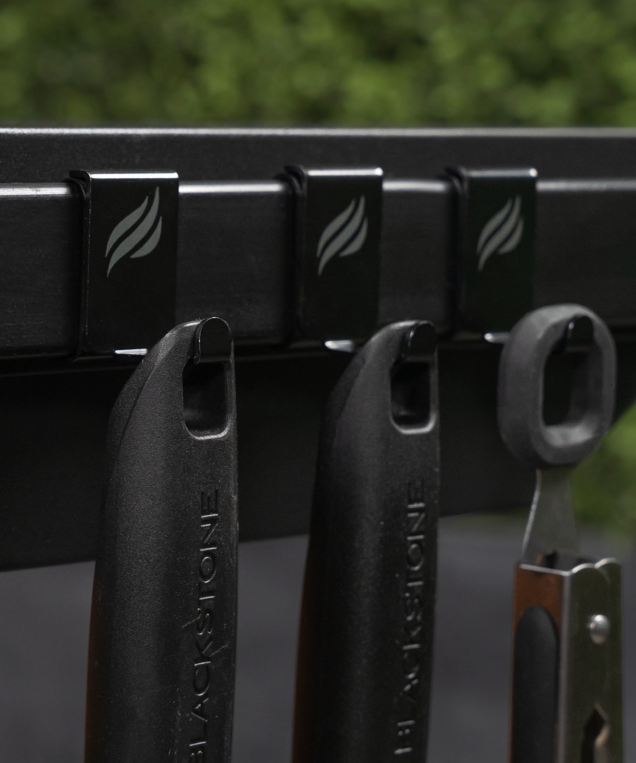 Blackstone BAR System Seitenregal Zubehör – Werkzeughaken & Fettklappe