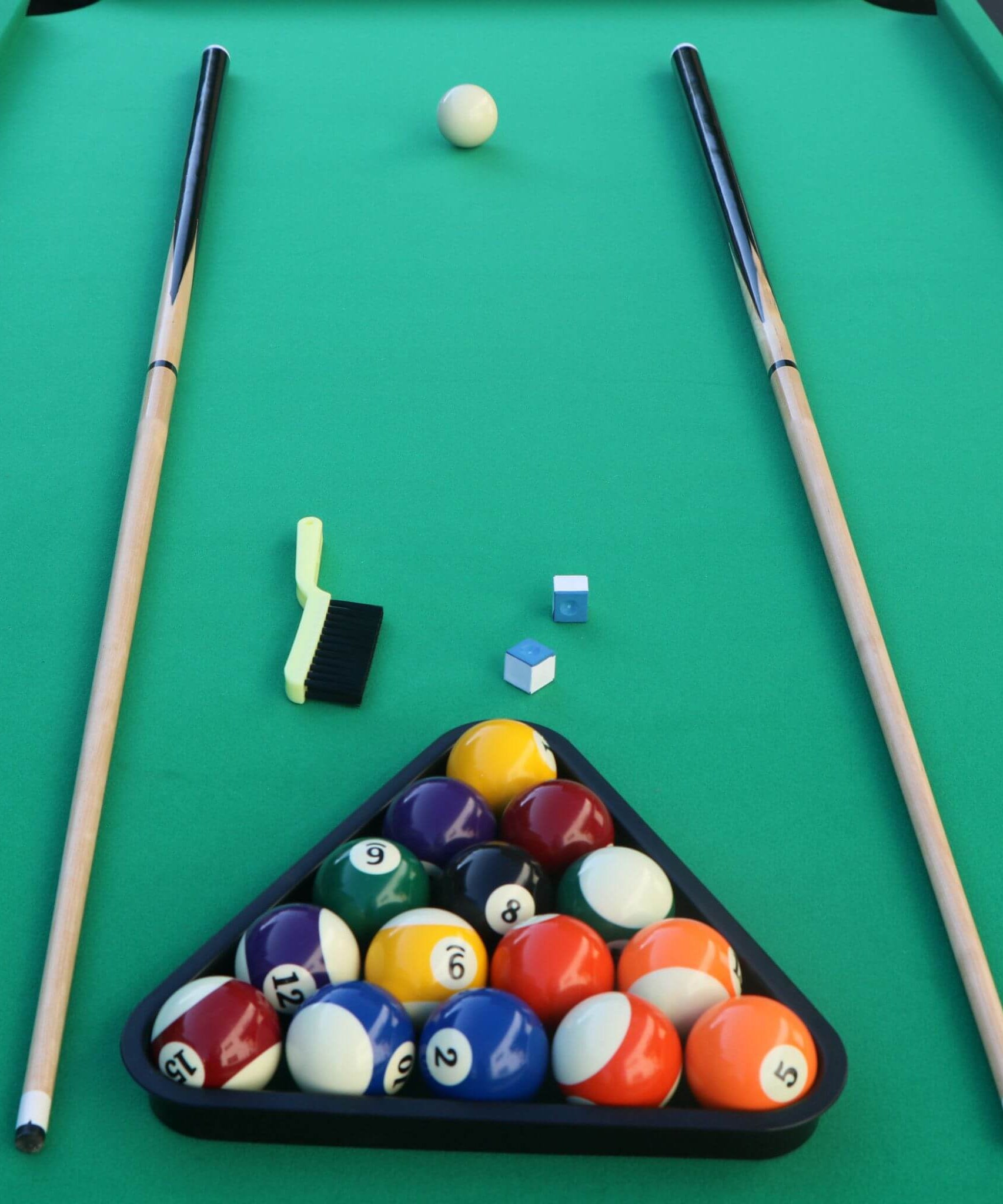 Premium 7FT Black Billiards Game Room Table For Home With Cue Sticks And Billiard Balls (SAK58210)
