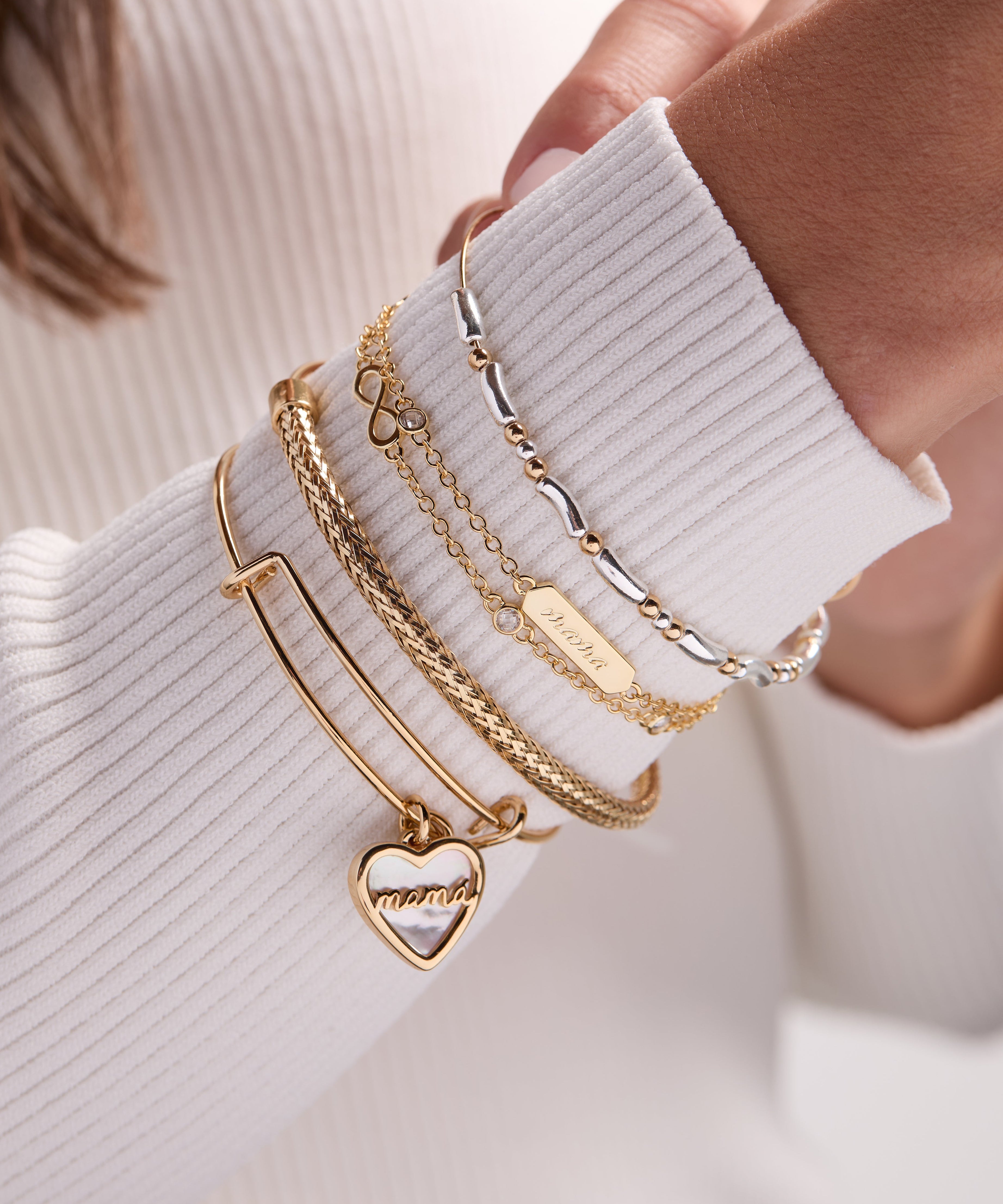 Mamá Mother of Pearl Heart Charm Bangle