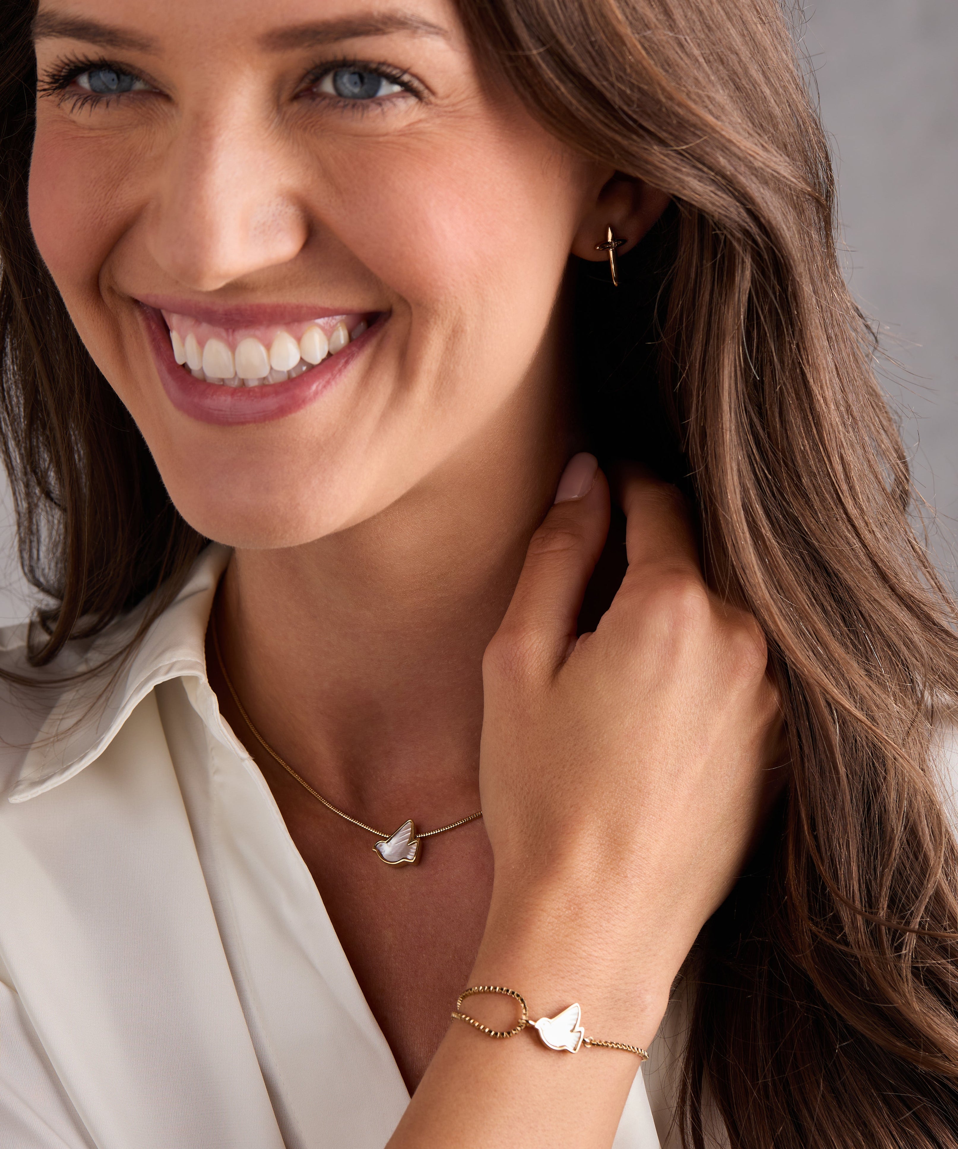 Dove 'Peace' Mother of Pearl Pull Chain Bracelet