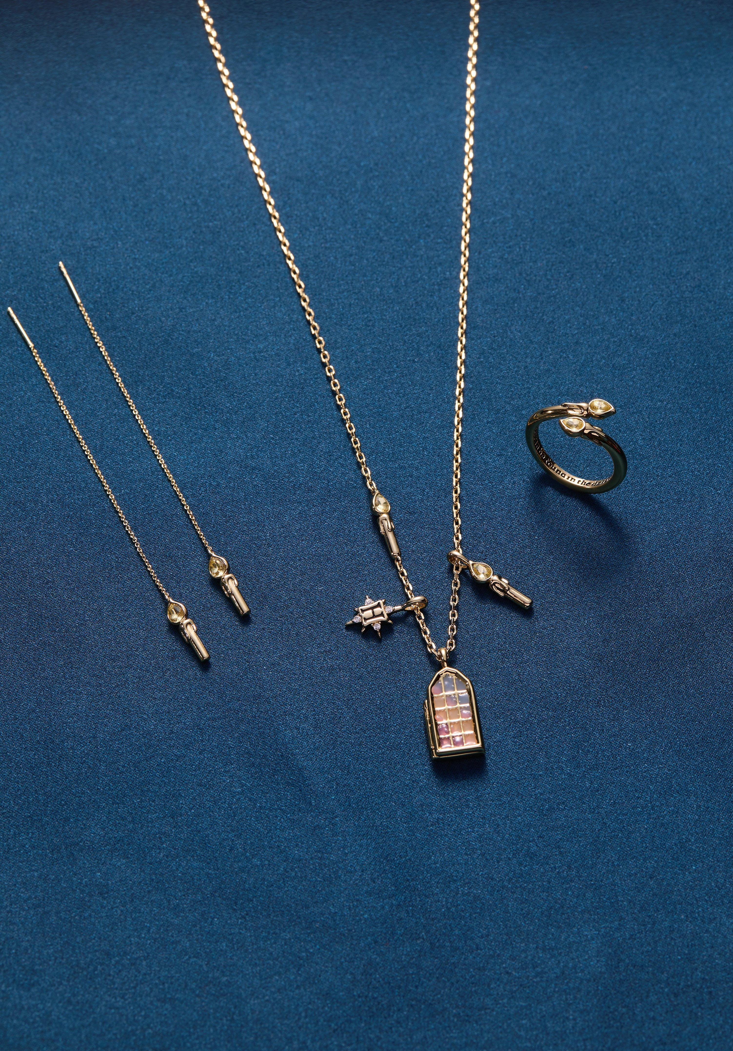 Harry Potter™ Hogwarts Great Hall Cluster Charm Necklace