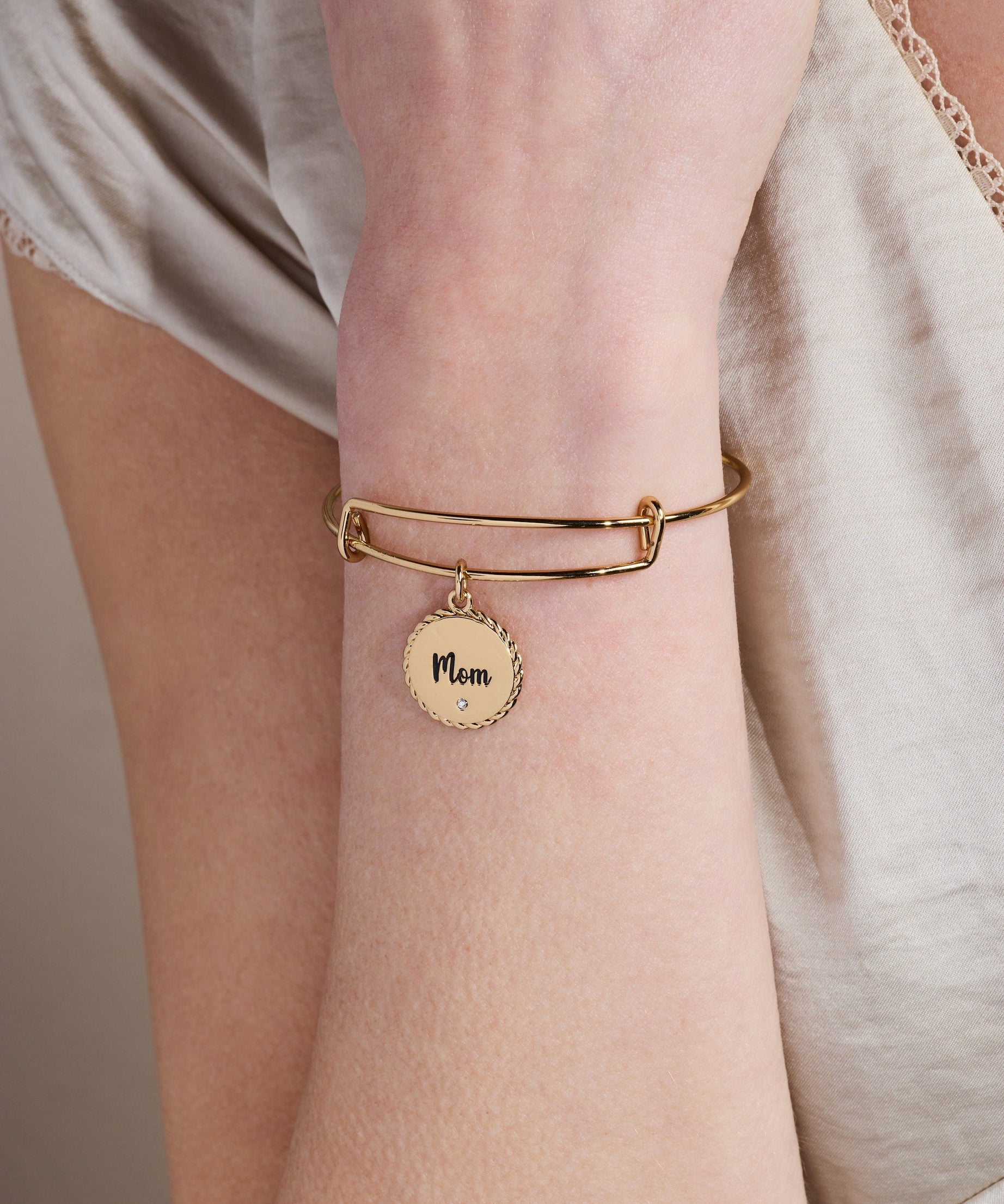 Mom 'Bonded By Love, Connected For Life' Charm Bangle
