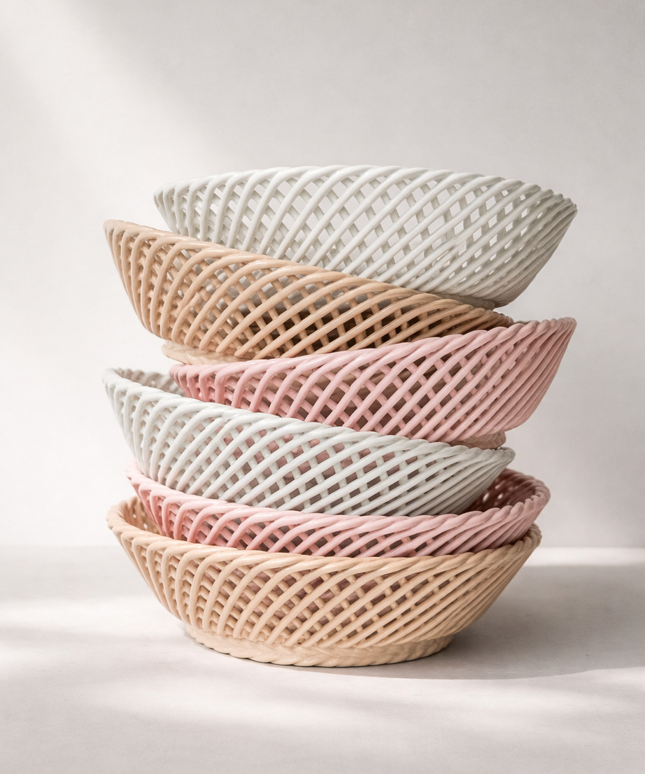 Keramik runder, handgewebter Korb – Weiß, Beige & Rosa glasierte Keramik