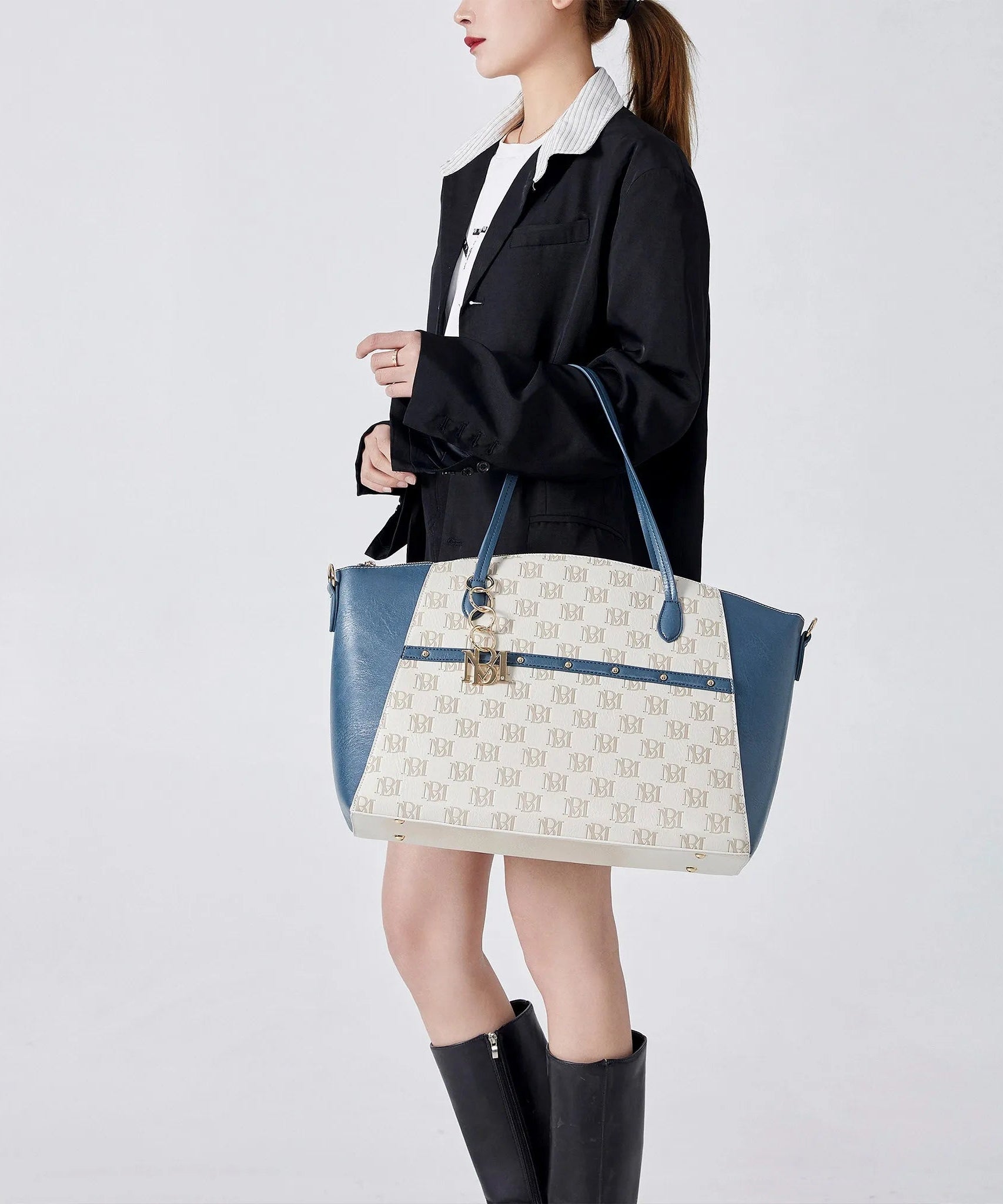 Caroline Weekender Reisetasche aus veganem Leder mit Monogramm