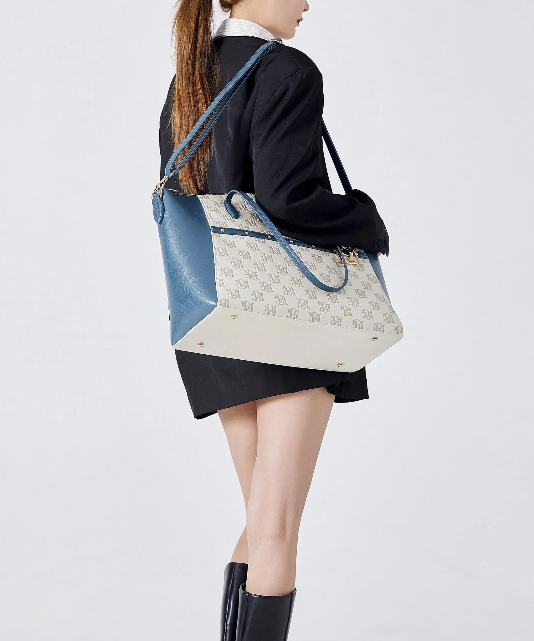 Caroline Weekender Reisetasche aus veganem Leder mit Monogramm