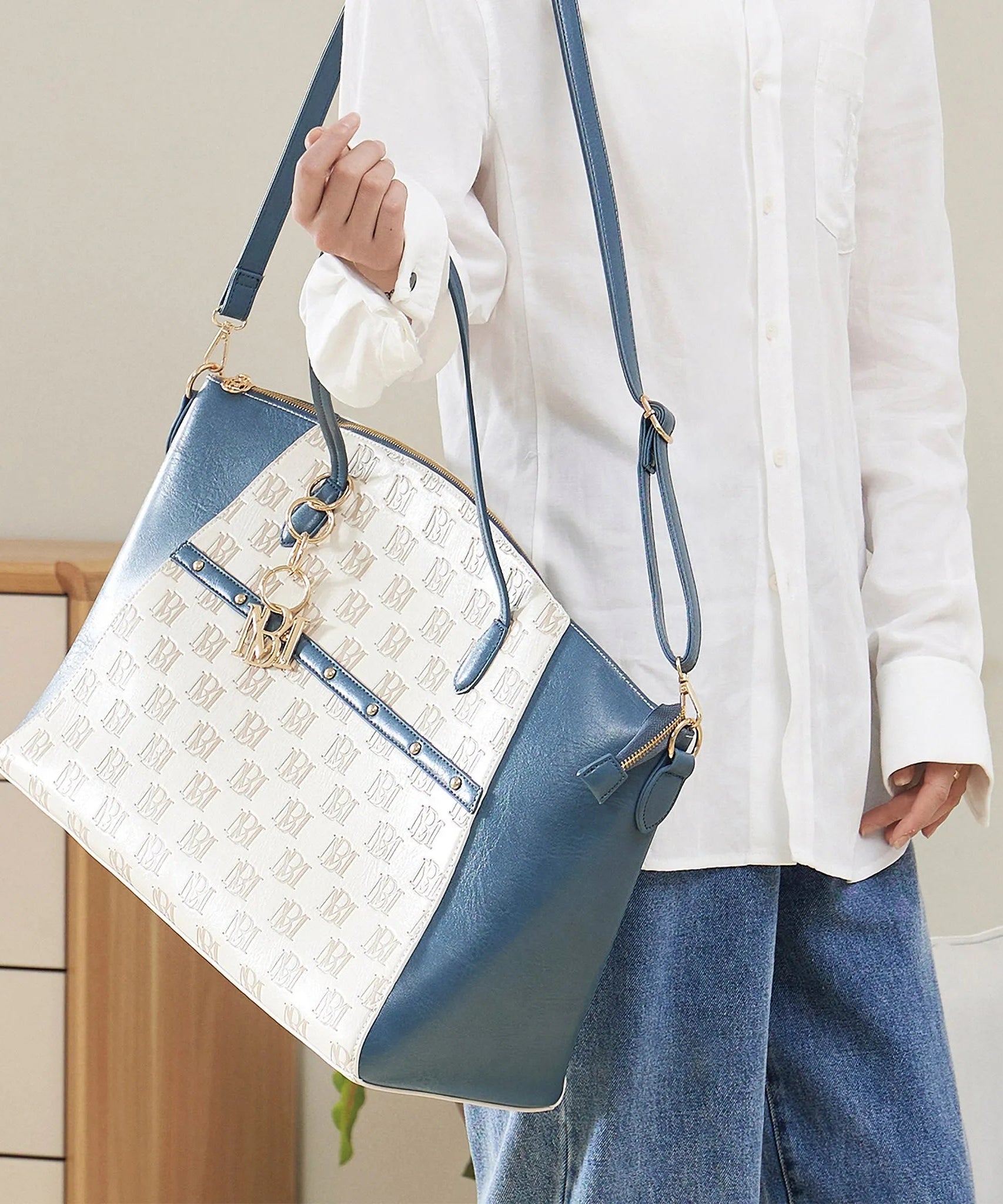 Caroline Weekender Reisetasche aus veganem Leder mit Monogramm