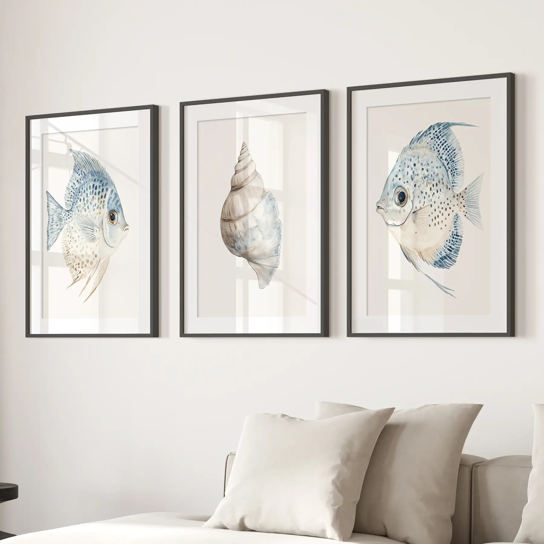 Trendiges Nautisches Wandkunst-Set aus 3 Teilen. Muschel- und Fisch-Poster