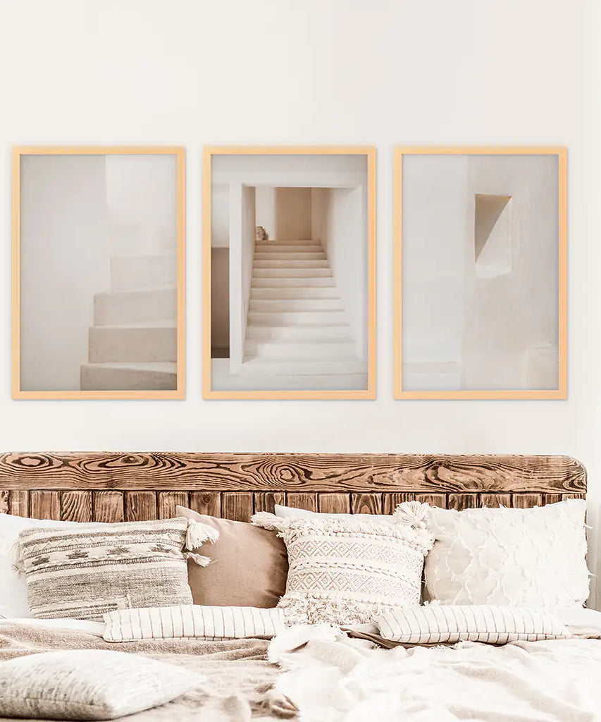 Beigefarbene architektonische Kunstdrucke. Treppen in hellen Farbtönen