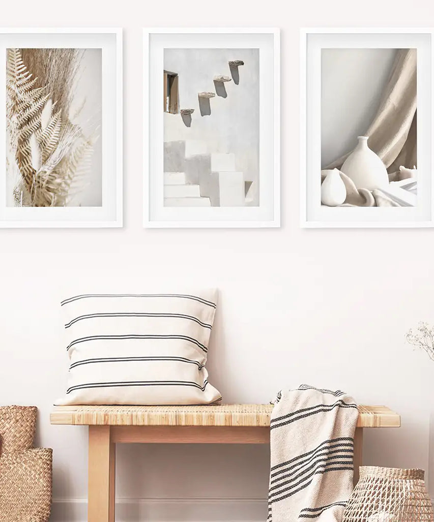 3 neutrale Boho-Wandbilder. Terrakotta-Vase und Treppe