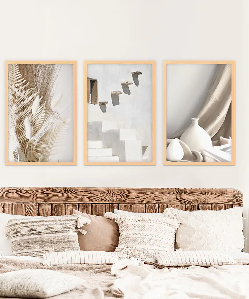 3 neutrale Boho-Wandbilder. Terrakotta-Vase und Treppe