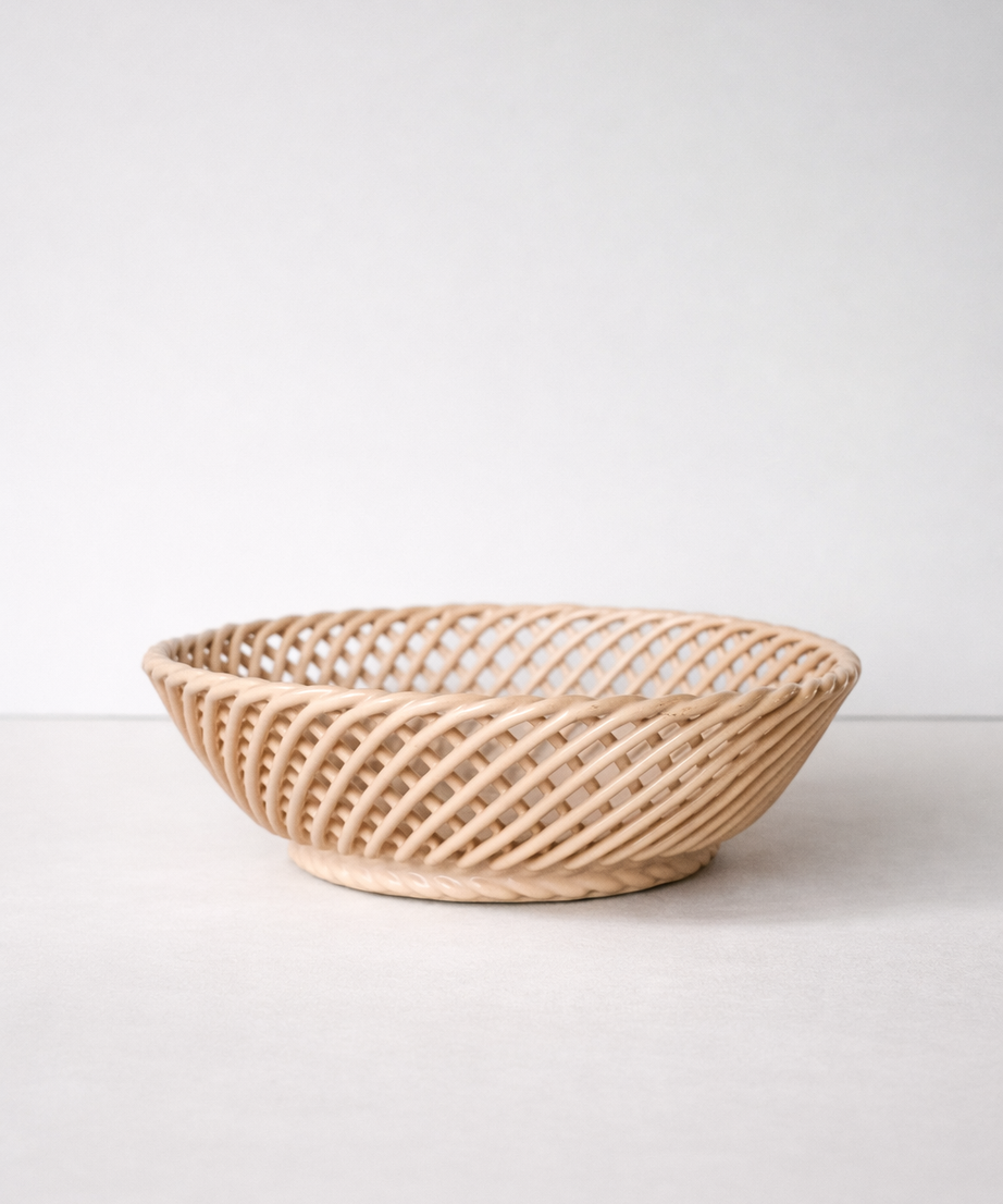 Keramik runder, handgewebter Korb – Weiß, Beige & Rosa glasierte Keramik