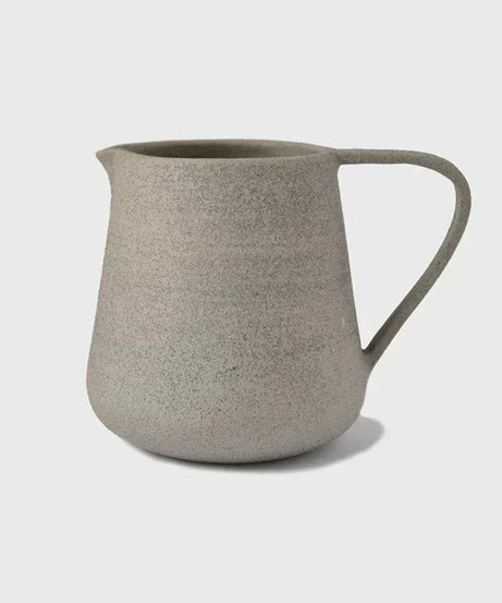 Handgefertigter Steingutkrug Beton