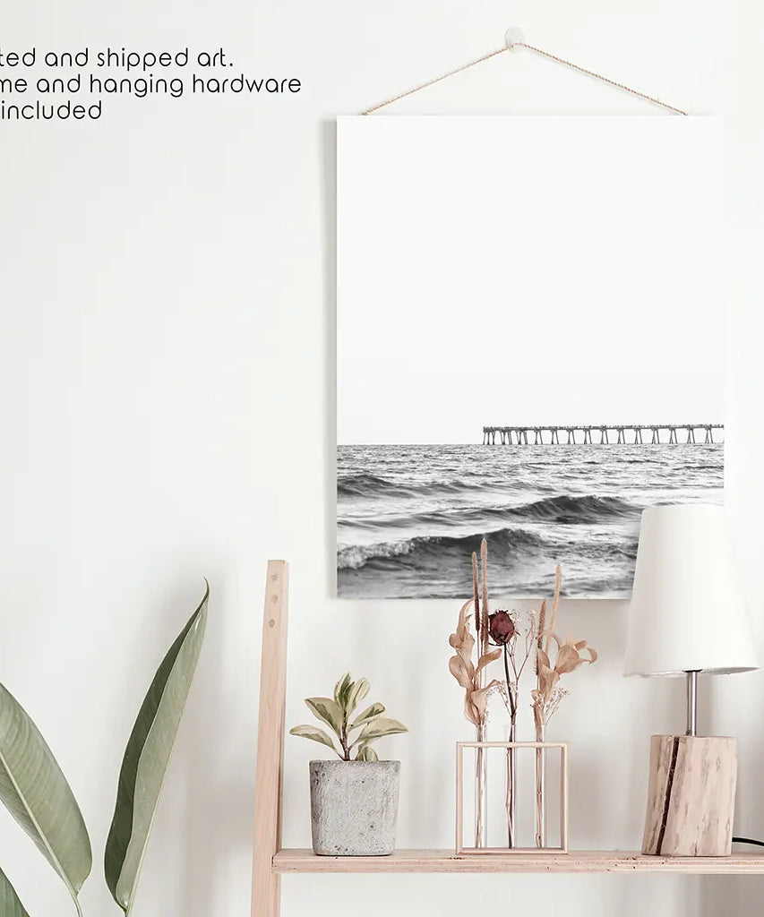 Schwarz-weiß minimalistisches Strandpier-Poster