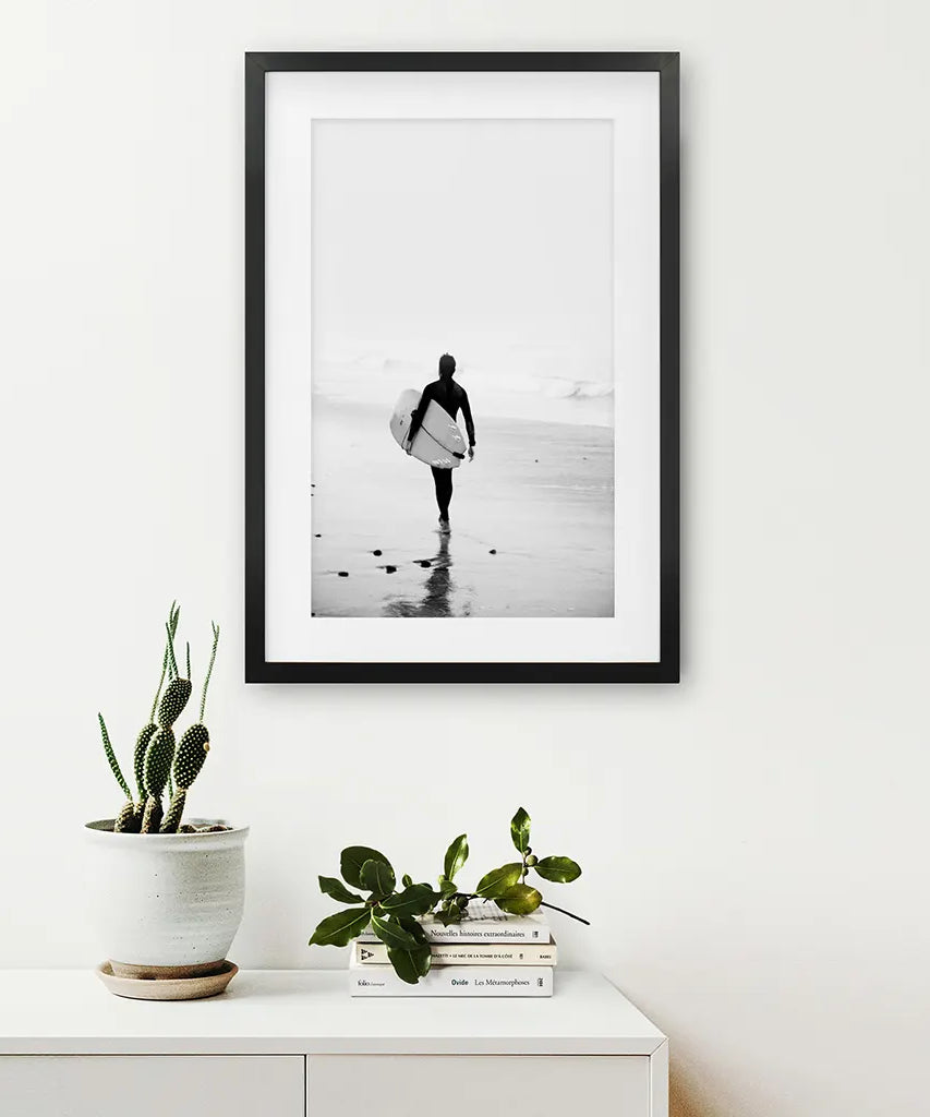 Schwarz Weiß Modernes Surfer-Foto. Druck im Küstenstil