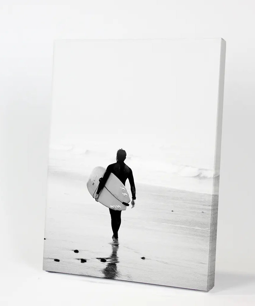 Schwarz Weiß Modernes Surfer-Foto. Druck im Küstenstil