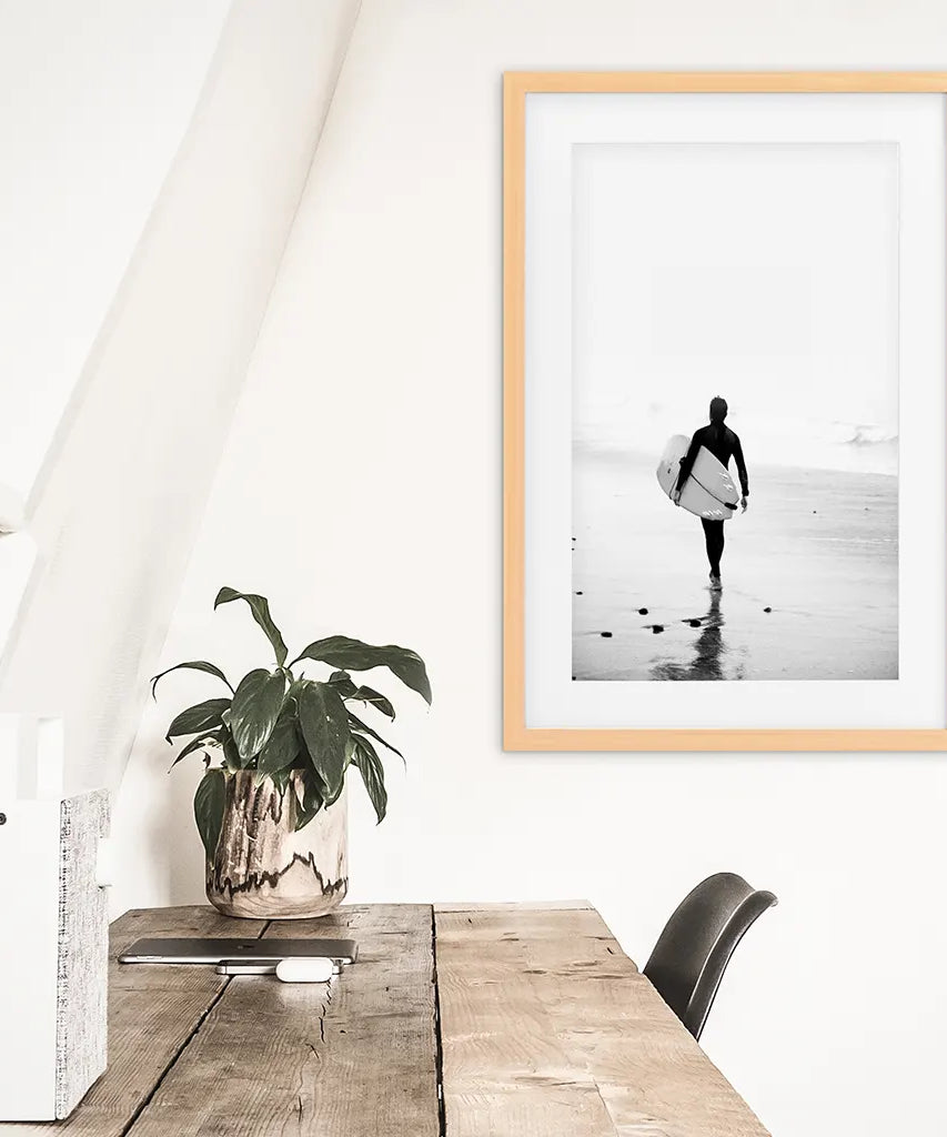 Schwarz Weiß Modernes Surfer-Foto. Druck im Küstenstil